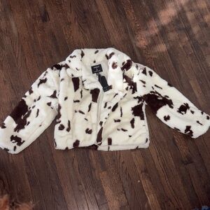 Stylish AKIRA Faux Fur Puffer Jacket - White and Brown